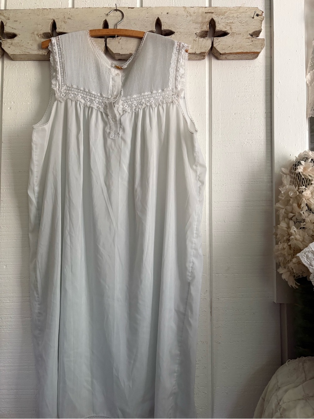 Vintage Barbizon White Lace Trim Sleeveless Nightgown Soft light blue Large